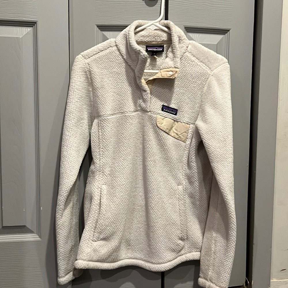 Patagonia - size medium fleece pullover